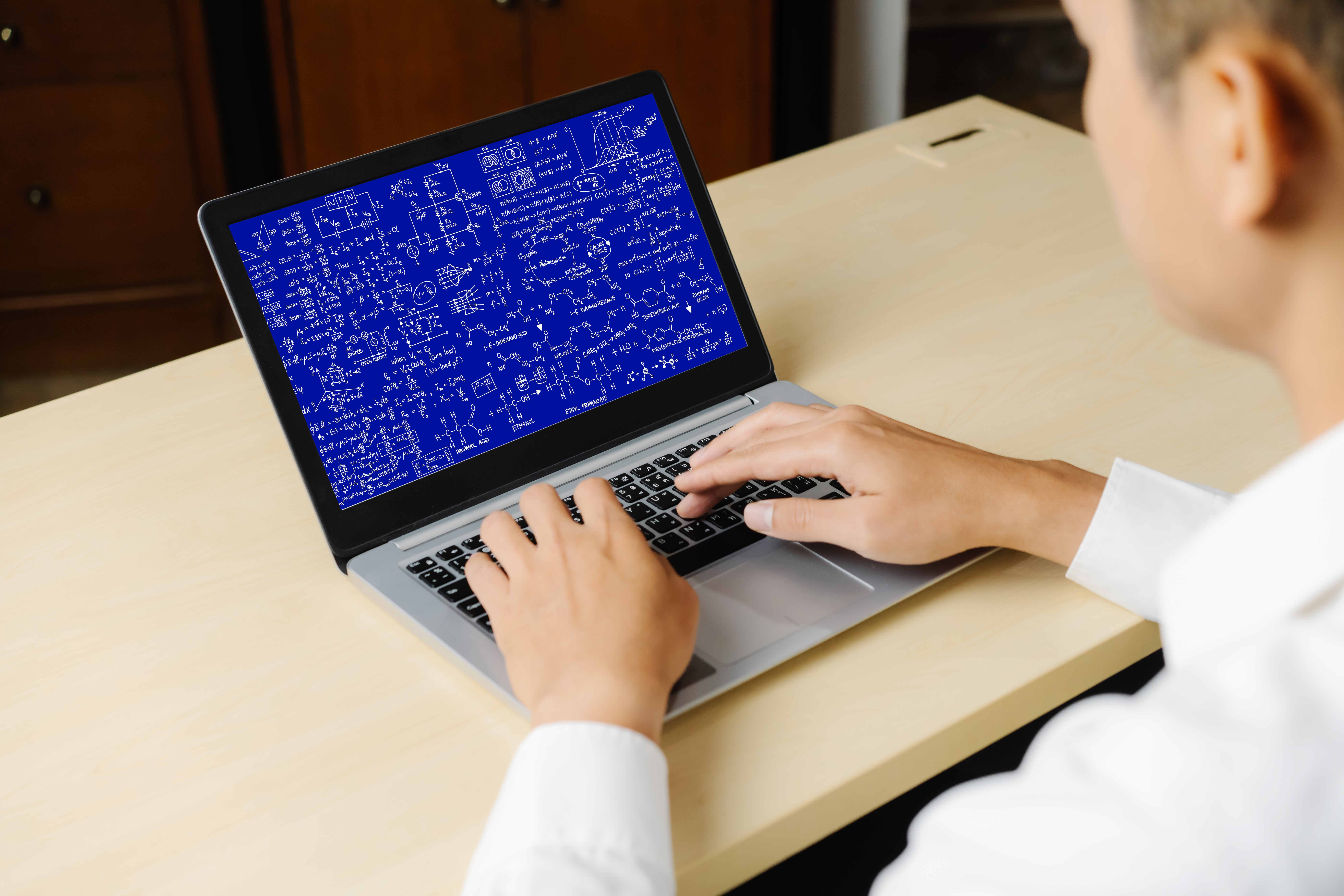 Как компьютер понимает двоичный код